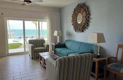 Colliers Bay Condo | President's Wkend-Oceanfront 1-bedroom condo w/in resort-sleeps 4-full Kitchen