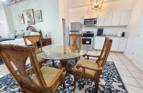 French Quarter House | Presidential Balcony Suite Downtown New Orleans