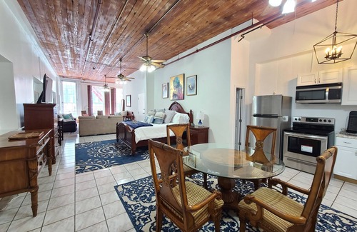 French Quarter House | Presidential Balcony Suite Downtown New Orleans