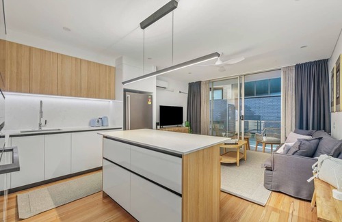 Darlinghurst Apartment | Press Play Stylish Base in Darlinghurst Dining Hub