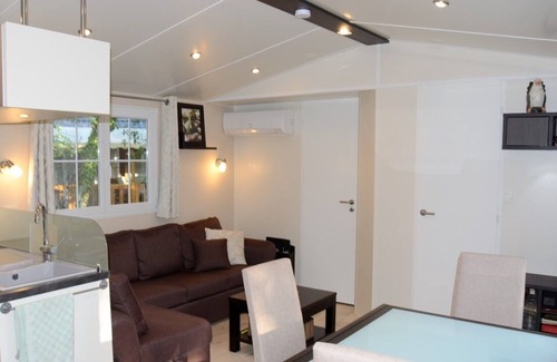 Saint-Privat-de-Champclos Cottage | Prestigious cottage on a nature estate A04