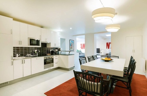 Strasbourg -Saint-Denis Apartment | PRESTIGIOUS 3 BR Apt - 1520 SQFT - DESIGN - FULL AIR CONDITIONNING