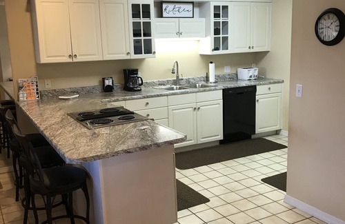 Table Rock Condo | Prestigious Pointe Royale Condo/Pet Friendly