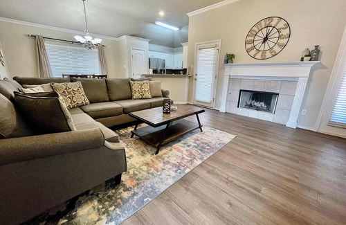 Lubbock House | Preston Place - 3BR/2BA - Close to Everything