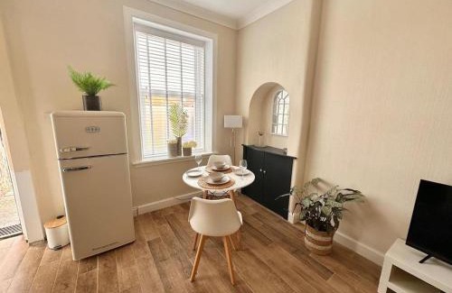 Prestwick Apartment | Prestwick KingB PetsOk FreeP Wifi Tv