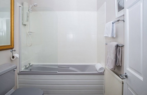 Prestwick Apartment | Prestwick Town Centre Stunning Flat for holidays and corporate lets