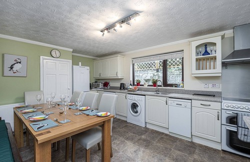 Cemaes Bay Cottage | Preswylfa - sleeps 6 guests in 2 bedrooms with one sofa bed