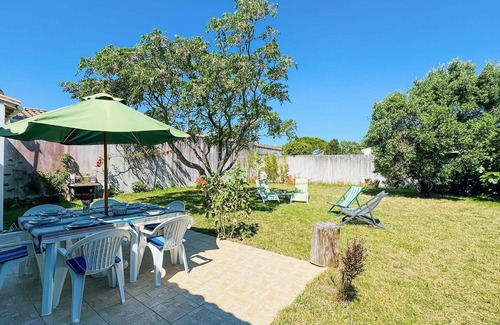 Saint-Clement-des-Baleines House | Pretty single storey villa with pleasant garden
