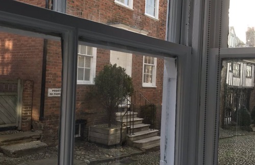 Rye Cottage | Pretty 18th century cottage centrally situated on Mermaid Street in Rye