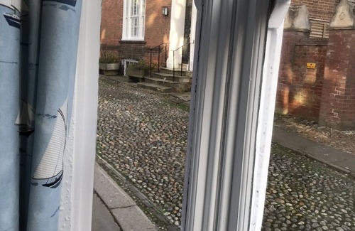 Rye Cottage | Pretty 18th century cottage centrally situated on Mermaid Street in Rye