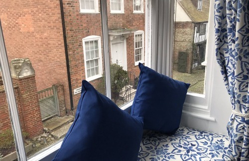 Rye Cottage | Pretty 18th century cottage centrally situated on Mermaid Street in Rye