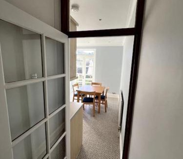 Harlesden Apartment | Pretty 2 bed garden apartment zone 2