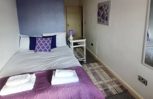 South Harrow Apartment | Pretty 4 Double Bedroom Home With 3 Bathrooms
