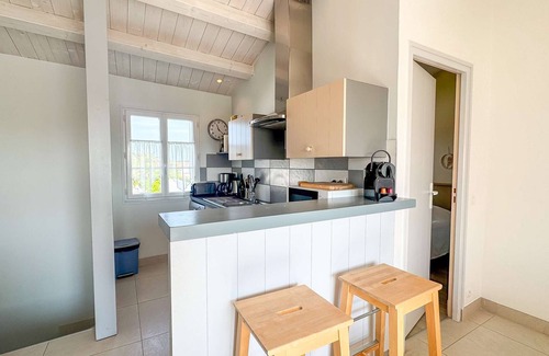 Ars-en-Re House | Pretty apartment with a view of the bell tower