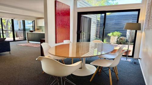 Pretty Beach House | 'Pretty Beach Escape' by Accom Holidays