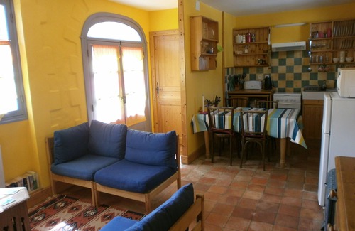 Meschers-sur-Gironde House | Pretty Bungalow Walk To Beaches, Restaurants,Shops, Market.Family Wifi garden