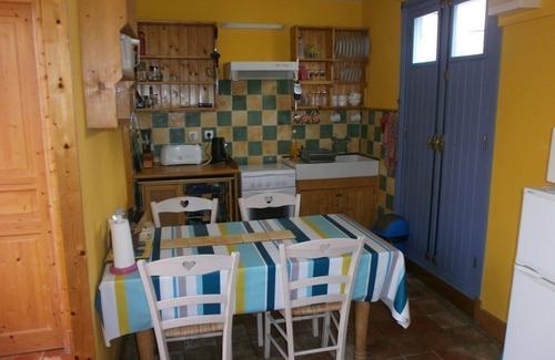 Meschers-sur-Gironde House | Pretty Bungalow Walk To Beaches, Restaurants,Shops, Market.Family Wifi garden