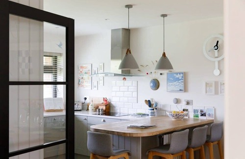 Bosham House | Pretty Coastal Home in Bosham, Close to Water
