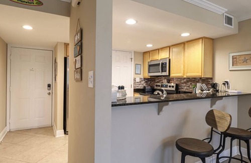 Biloxi Condo | Pretty Condo, Newly Decorated, Perfect for TDY & Beach Visitors!