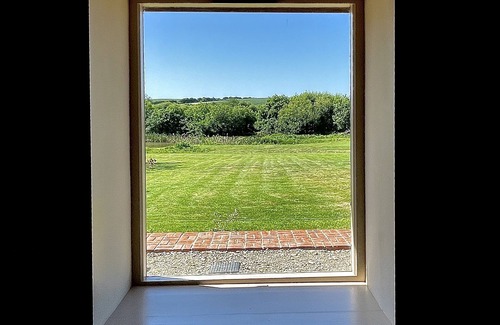 Newport Cottage | PRETTY, COSY COTTAGE FOR 2 - 4 NEAR SOUTH COAST, BEAUTIFUL QUIET LOCATION