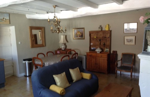 Floirac House | Pretty cottage close to the estuary