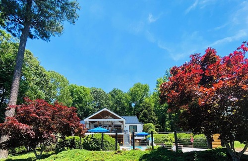 Littleton House | Pretty Creek - Your Lake Gaston Vacation Retreat! Pool and Lake Front!