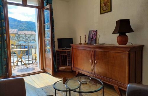 Vernet-les-Bains Apartment | Pretty freshly renovated P2 on the village square