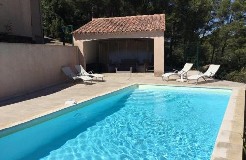 Cavaillon House | pretty gite with pool in cavaillon, beautiful view on the luberon mountains, 4 people.