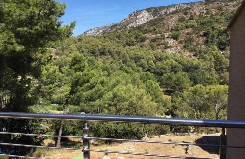 Cavaillon House | pretty gite with pool in cavaillon, beautiful view on the luberon mountains, 4 people.