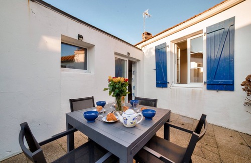 Noirmoutier-en-l'Ile Ski Chalet | Pretty house with courtyard for 5 people