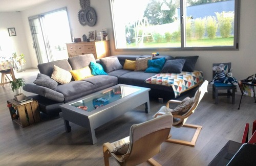 Henanbihen House | Pretty house between sea and countryside