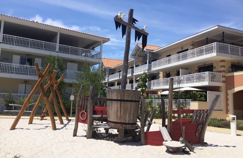 La Teste-de-Buch Villa | Pretty house in residence at the gates of Pyla - Access beach games swimming pool