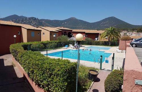 Theoule-sur-Mer Villa | Pretty house with garden, sea view, in residence with swimming pool