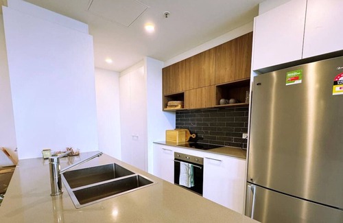 Phillip Apartment | Pretty in Phillip - 2bd 2bth Apt