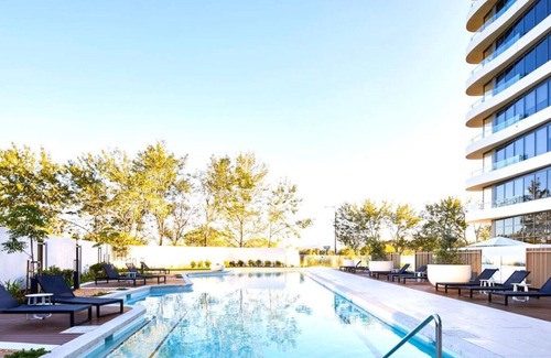 Phillip Apartment | Pretty in Phillip - 2bd 2bth Apt