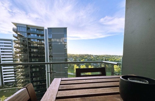 Phillip Apartment | Pretty in Phillip - 2bd 2bth Apt