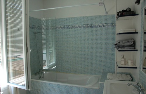 Centre Erlon House | Pretty little house in the very heart of Reims with garage and terrace