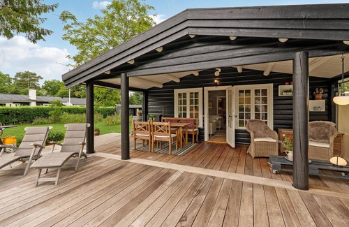 Farvang House | Pretty log house in idyllic location.