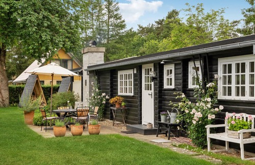 Farvang House | Pretty log house in idyllic location.