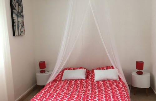 Petit-Bourg House | Pretty low villa composed of a bedroom, a small living room and a bathroom