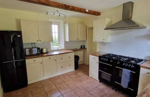 Maidwell House | Pretty Northamptonshire cottage overlooking the Brampton Valley