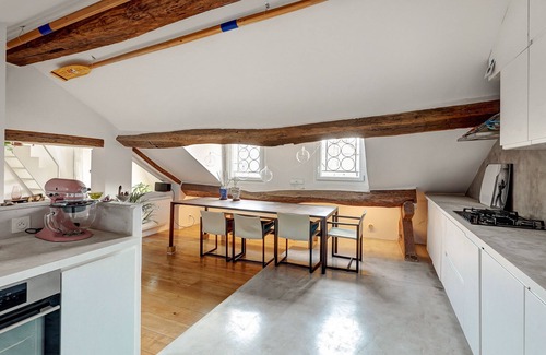 Strasbourg -Saint-Denis Apartment | Pretty Parisian Penthouse for group/families of 4