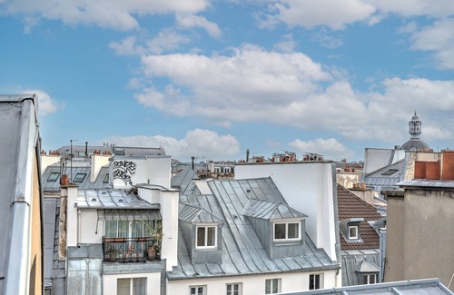 Strasbourg -Saint-Denis Apartment | Pretty Parisian Penthouse for group/families of 4