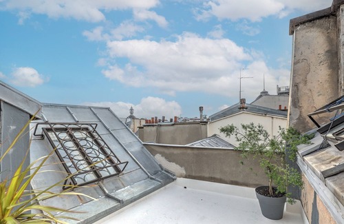 Strasbourg -Saint-Denis Apartment | Pretty Parisian Penthouse for group/families of 4