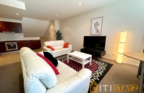 City West Apartment | Pretty Penthouse - Close to ANU