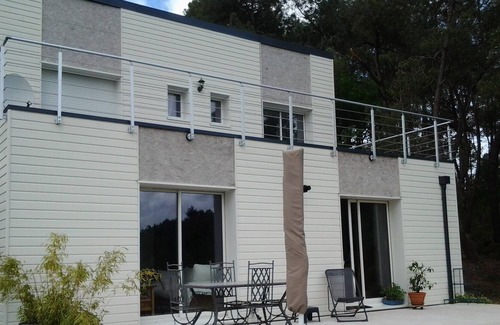 Cournon Bed & Breakfast | Pretty room between landscape and green nature
