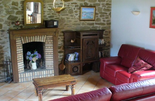 Pluvigner House | Pretty, spacious house,garden + trampoline, only 25 minutes from sandy beaches