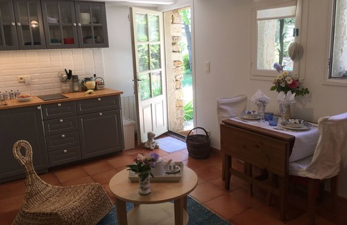 Uzes Cottage | Pretty stone mazet for 2 people surrounded by a 2 hectare park