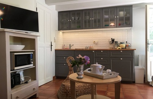 Uzes Cottage | Pretty stone mazet for 2 people surrounded by a 2 hectare park