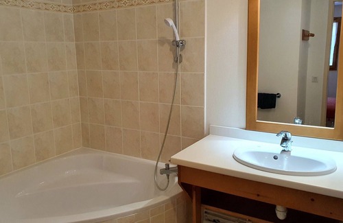 Faverges-Seythenex Apartment | PRETTY T2 WITH SWIMMING POOLS IN HOLIDAY RESIDENCE